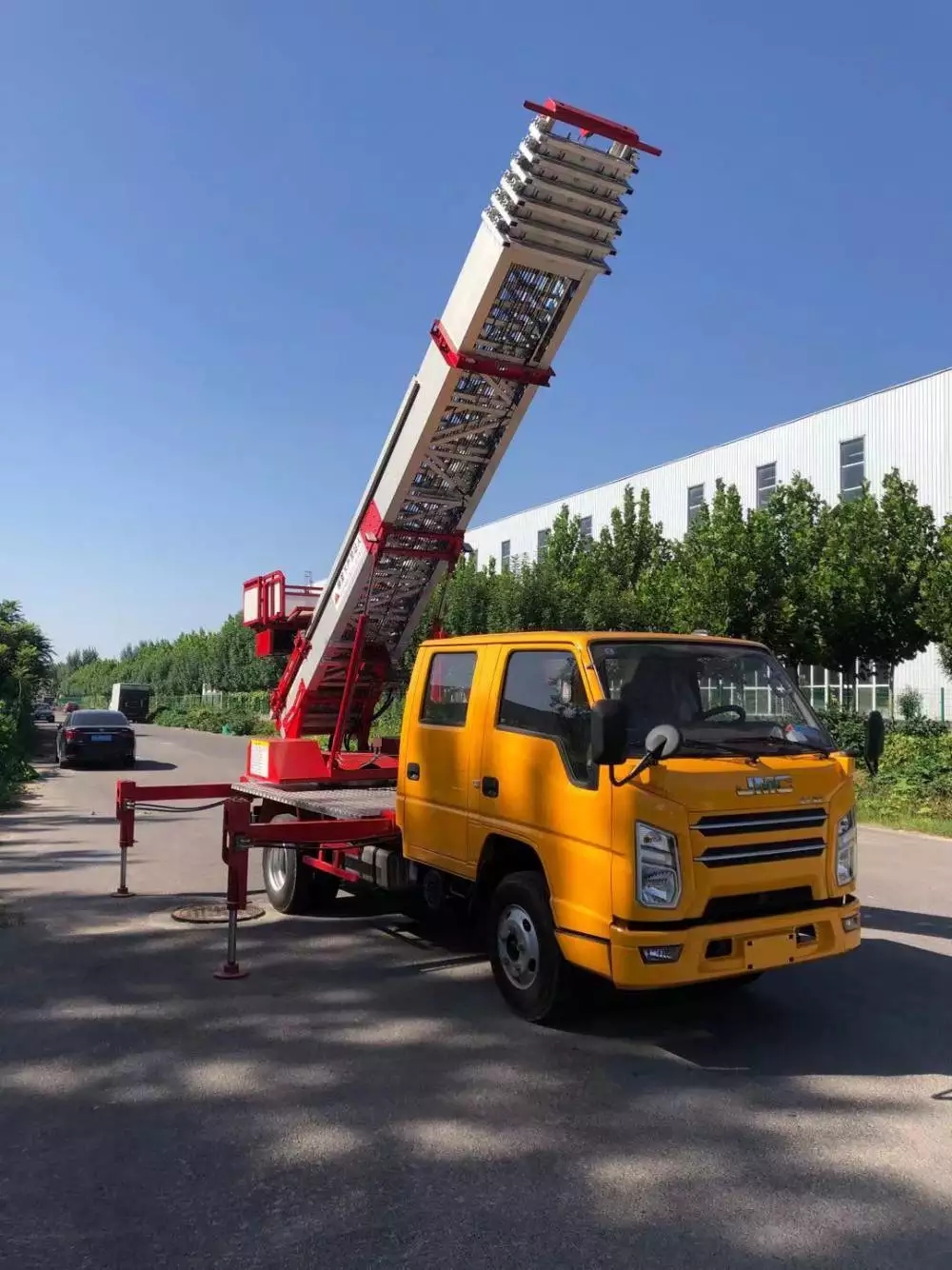 合江附近的云梯车出租服务：轻松解决高空作业需求