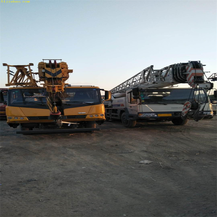 合江吊车吊挖机正确办法